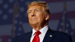 How low will Trump's approval rating go in April?