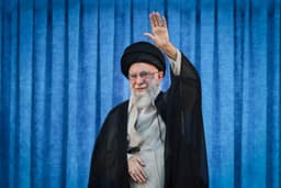 US forcibly removes Khamenei from power by March 31?