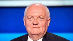 Will François Asselineau win the 2027 French presidential election?