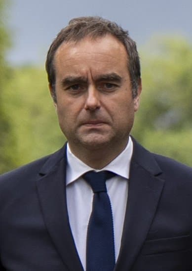 Will Sébastien Lecornu advance to the second round of the next French presidential election?