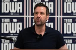 Will the Democrats win the Iowa Senate race in 2026?